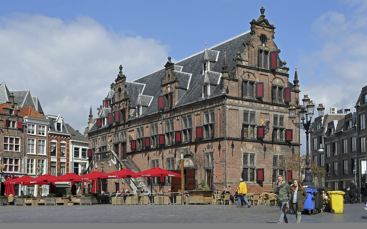 De Waag Gebäude und Marktplatz in Nijmegen, Niederlande