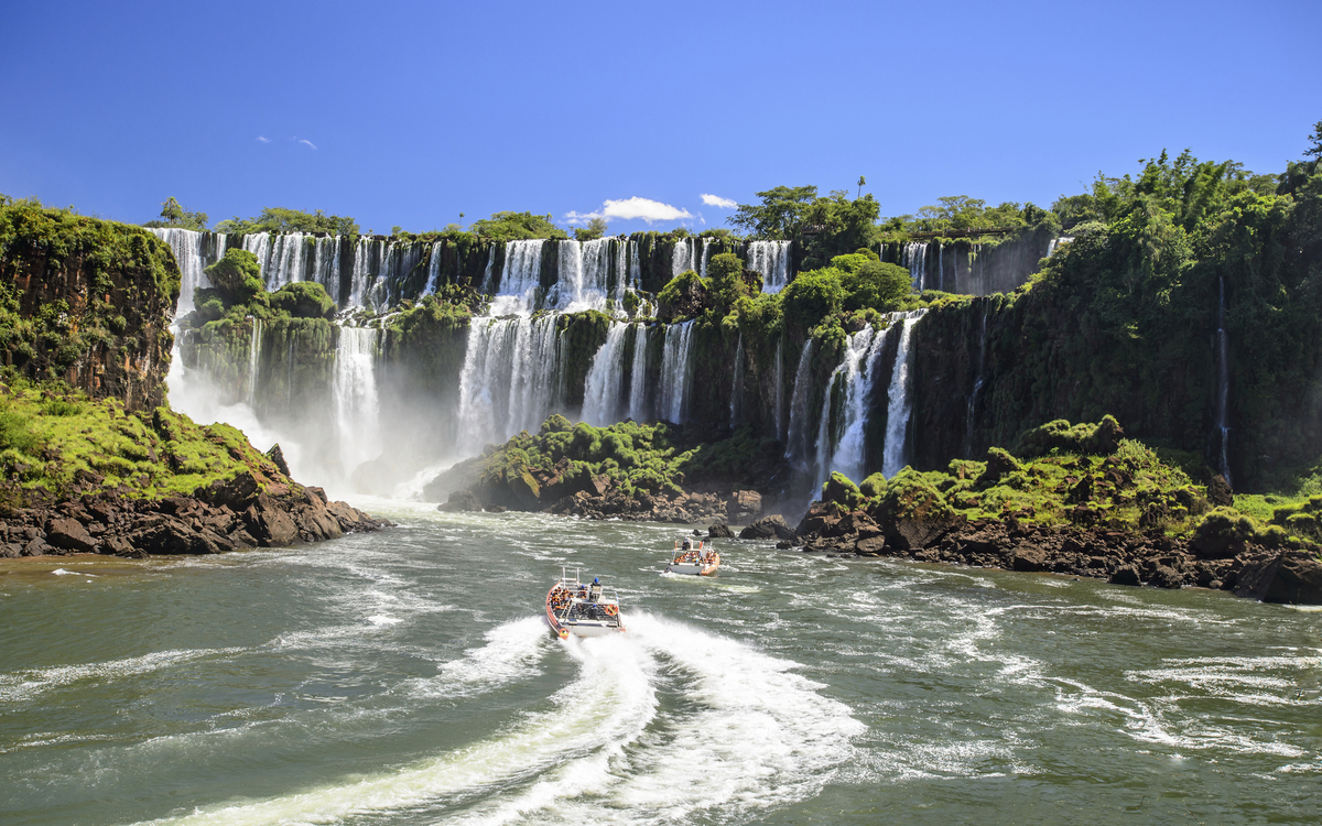 Iguazù-Wasserfälle an der Grenze zwischen Argentinien und  Brasilien