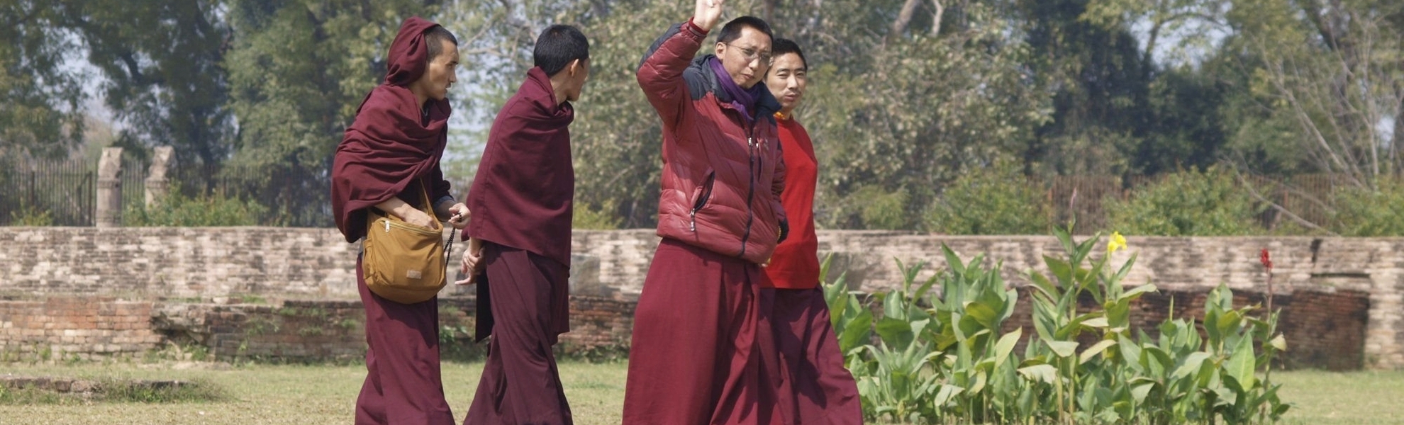 Mönche bei der Sarnath Moschee, Indien