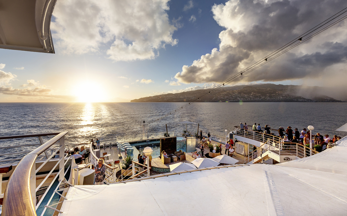 Sonnenuntergang über Funchal, gesehen vom Heck der MS Amadea