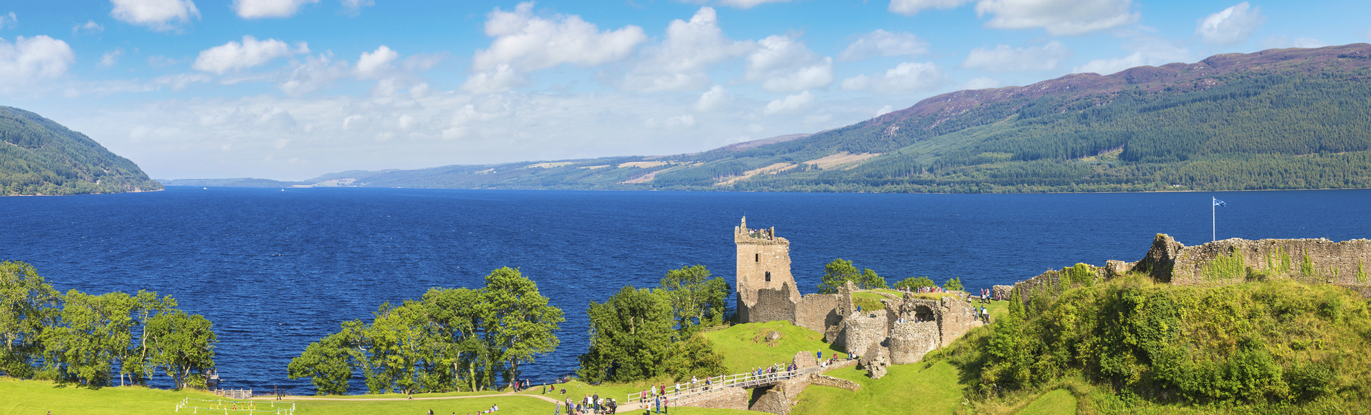Urquhard Castle- Burg mit Blick über Loch Ness, Schottland