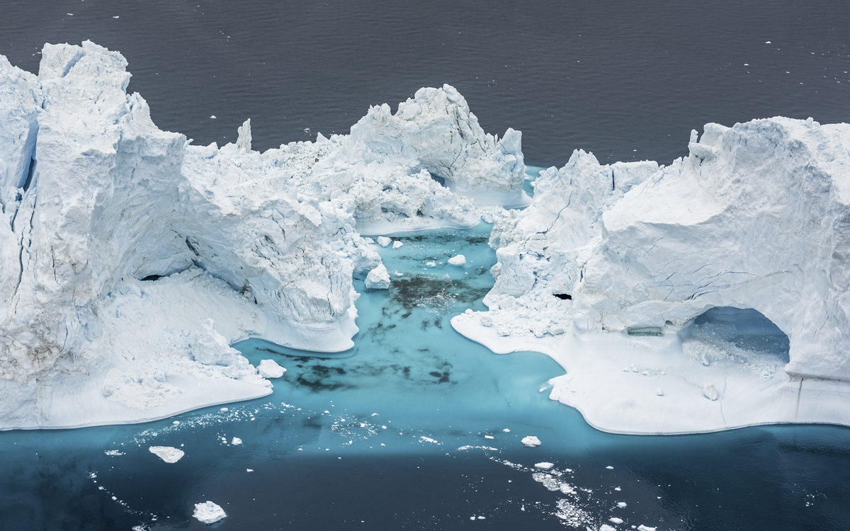 Hubschrauberflug über den Eisfjord