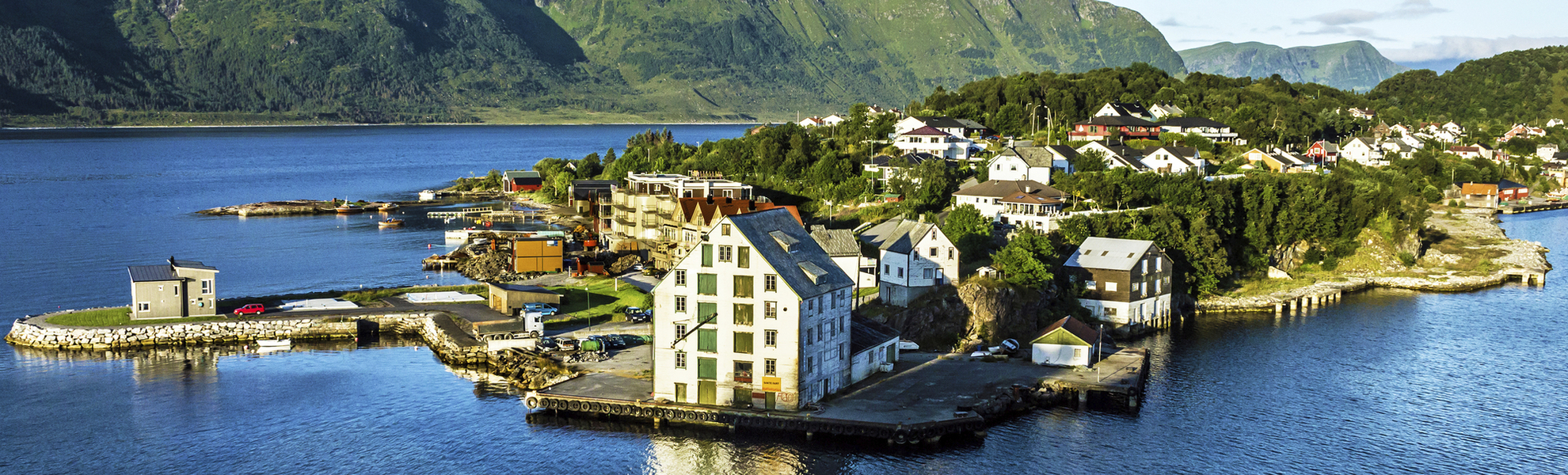 Die Hafenstadt Alesund von oben, Norwegen