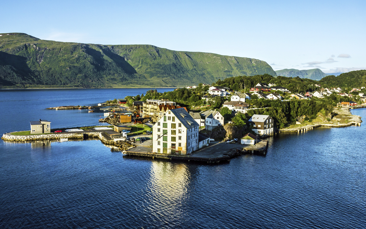 Die Hafenstadt Alesund von oben, Norwegen
