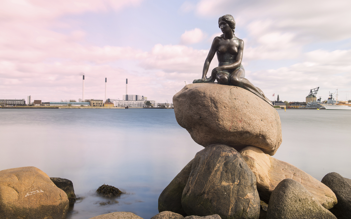 Kleine Meerjungfrau an der Uferpromenade in Kopenhagen, Dänemark