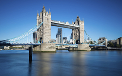 Tower Bridge über die Themse in London, England