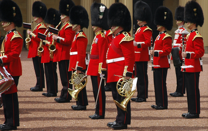Wachen vor dem Buckingham Palace in London, England