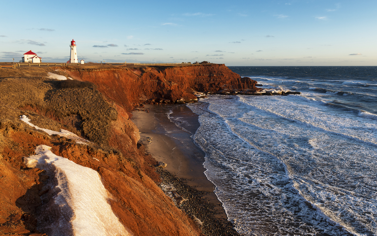 Der Anse-a -la-Cabane Leuchtturm auf der Île-du-Havre-Aubert, Kanada