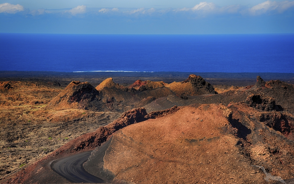 Nationalpark Timanfaya mit Blick auf den Vulkan auf Lanzarote, Spanien