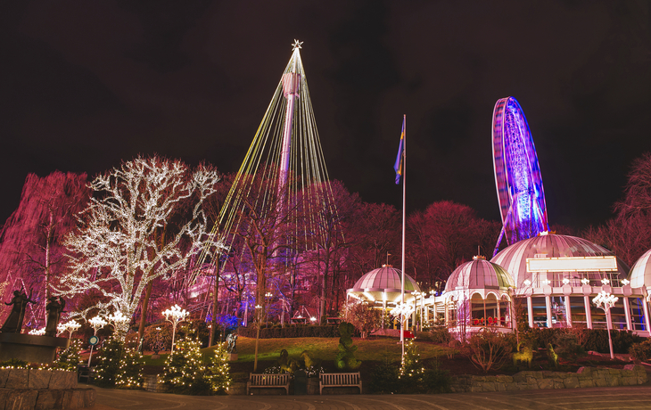 Park Liseberg in Göteborg am Abend