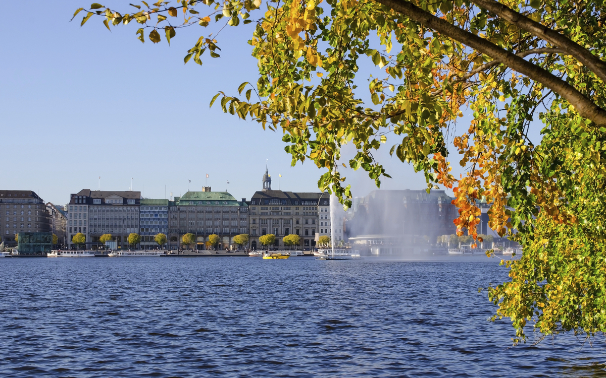 Die Binnenalster innerhalb Hamburgs, Deutschland