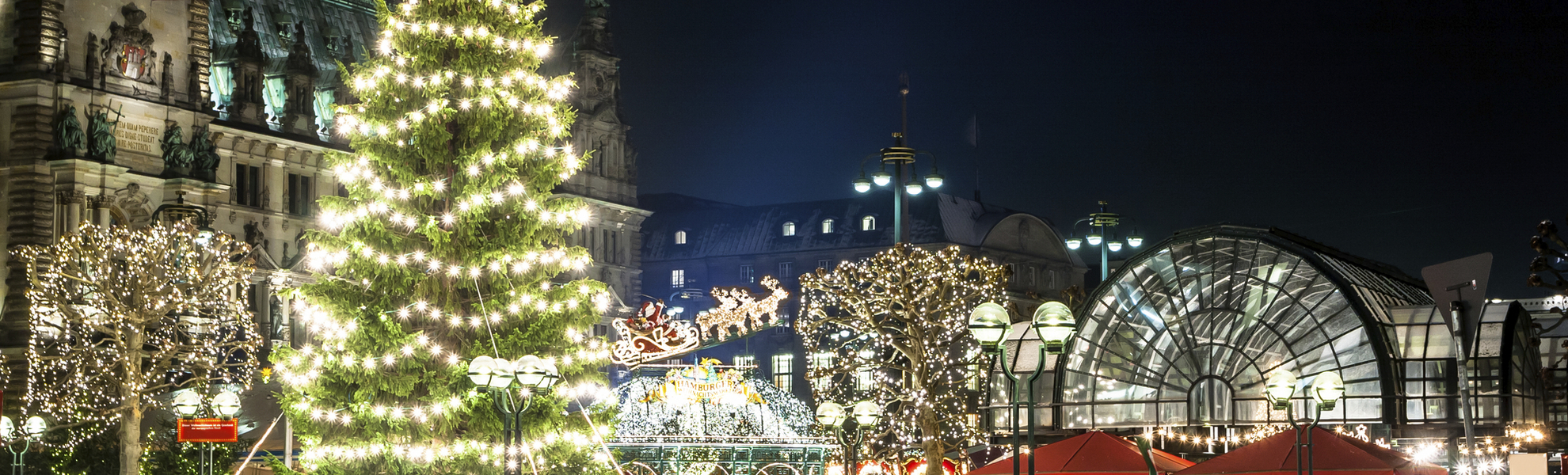 Das Rathaus in Hamburg in der Nacht, Deutschland