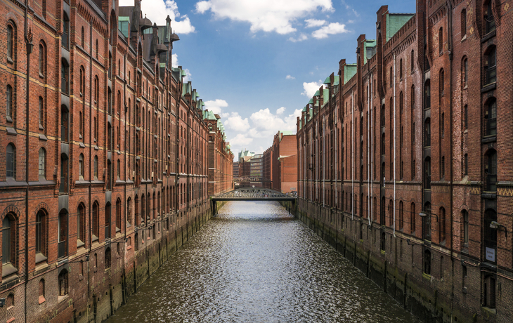 Kanal in der Speicherstadt Hamburg, Deutschland