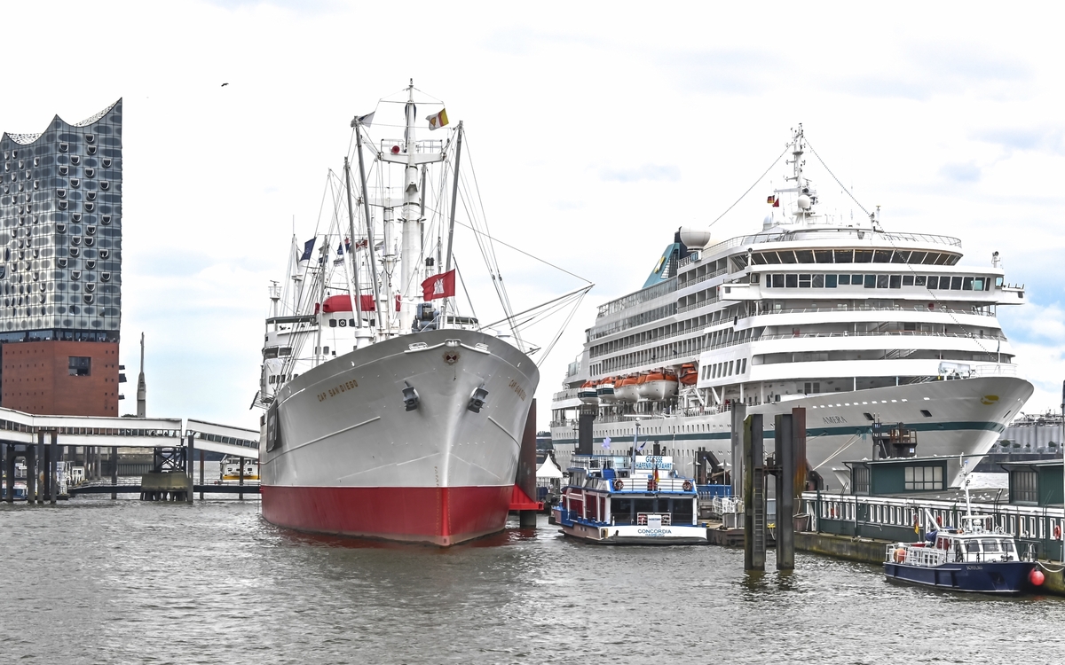 MS Amera in Hamburg