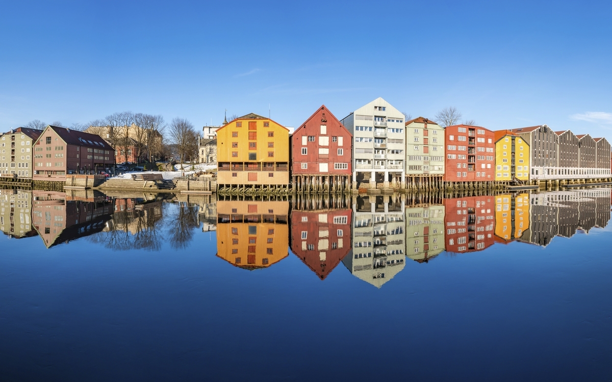 Bunte Häuser am Fluss Nidelva in Trondheim, Norwegen