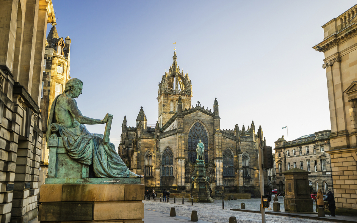 Statue an der Royal Mile in Edinburgh