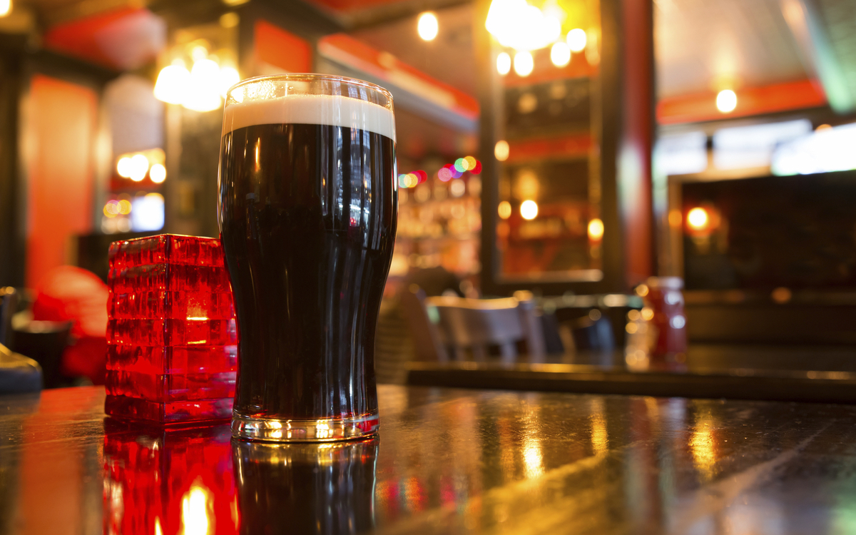Glas Bier in einem irischen Pub