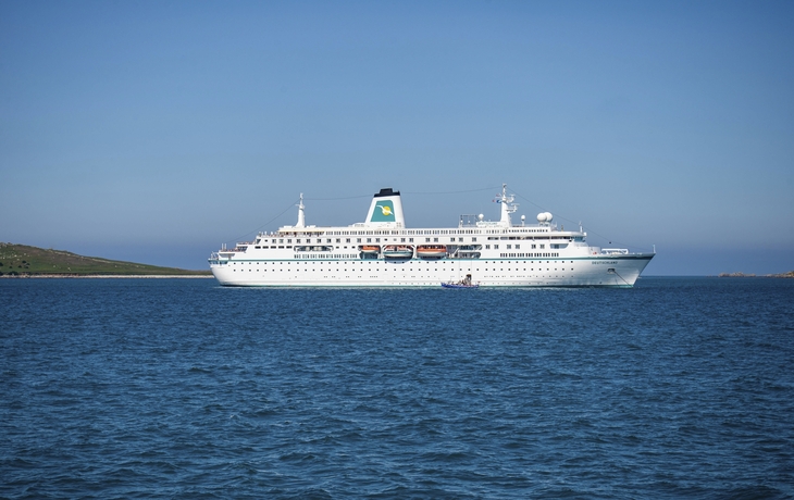 MS Deutschland vor den Scilly Inseln