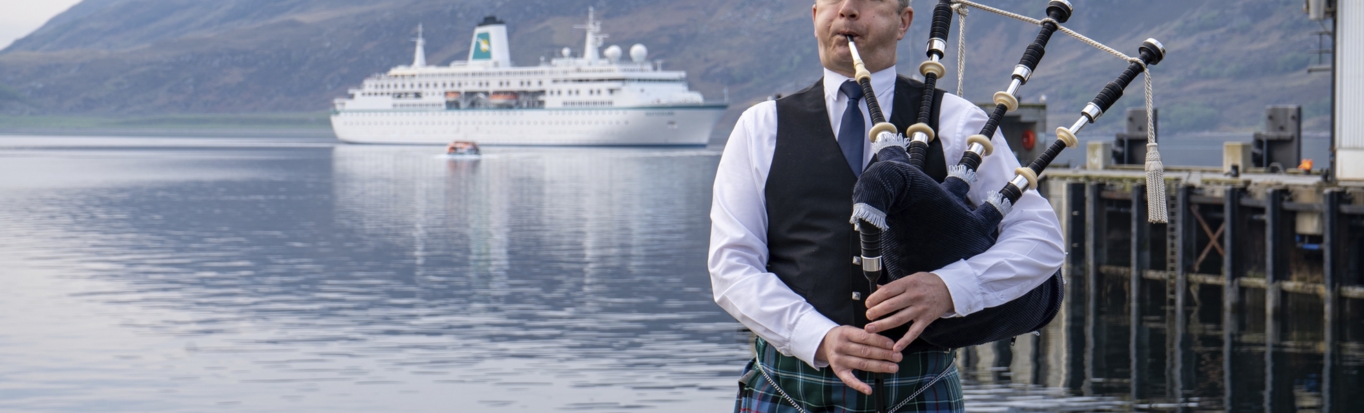 MS Deutschland in Ullapool