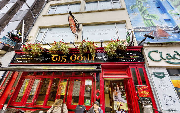Eins der vielen Pubs in Galway, Irland