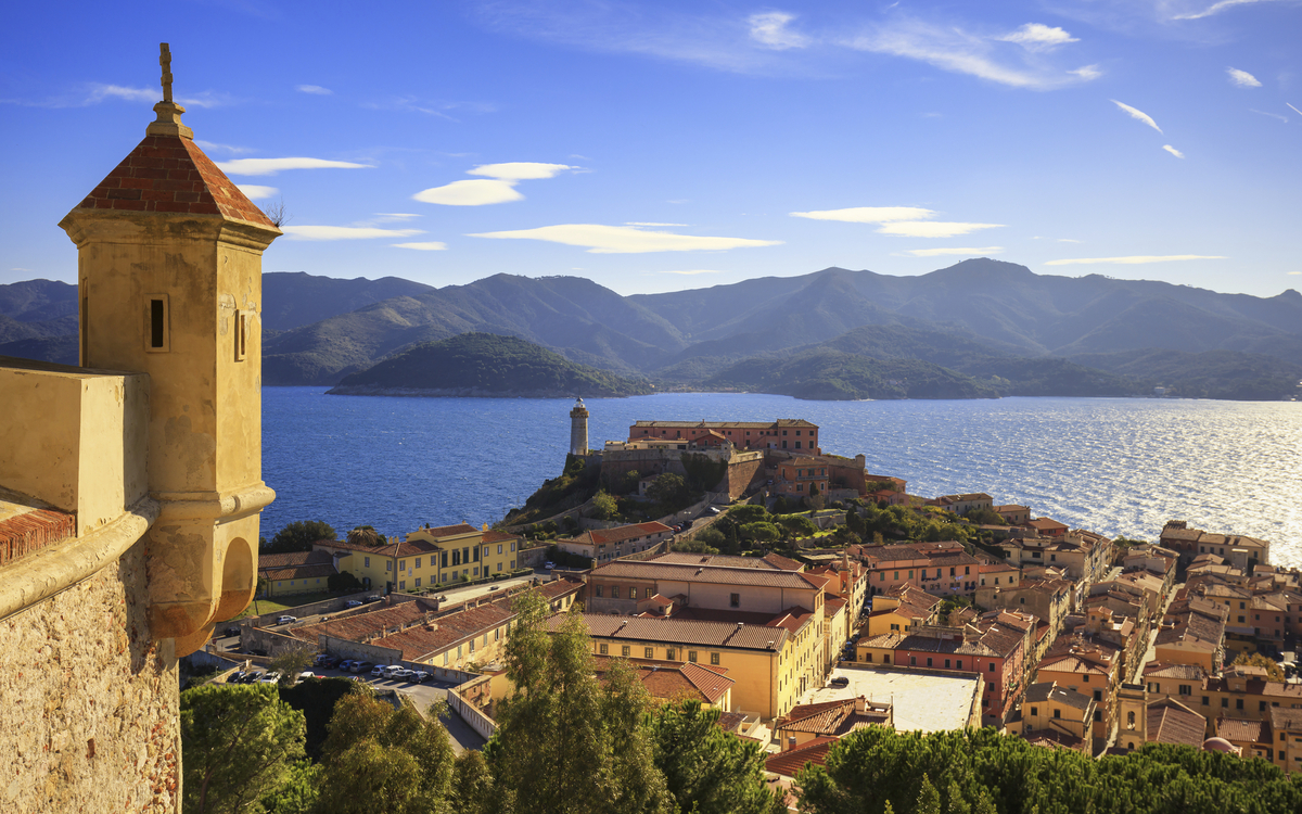 Blick auf Portoferrario und die Insel Elba, Italien