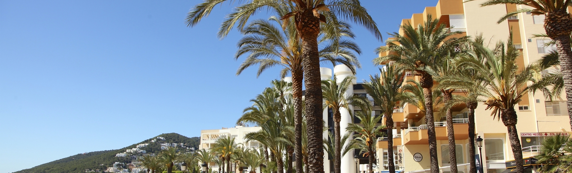 Strandpromenade auf Ibiza, Spanien