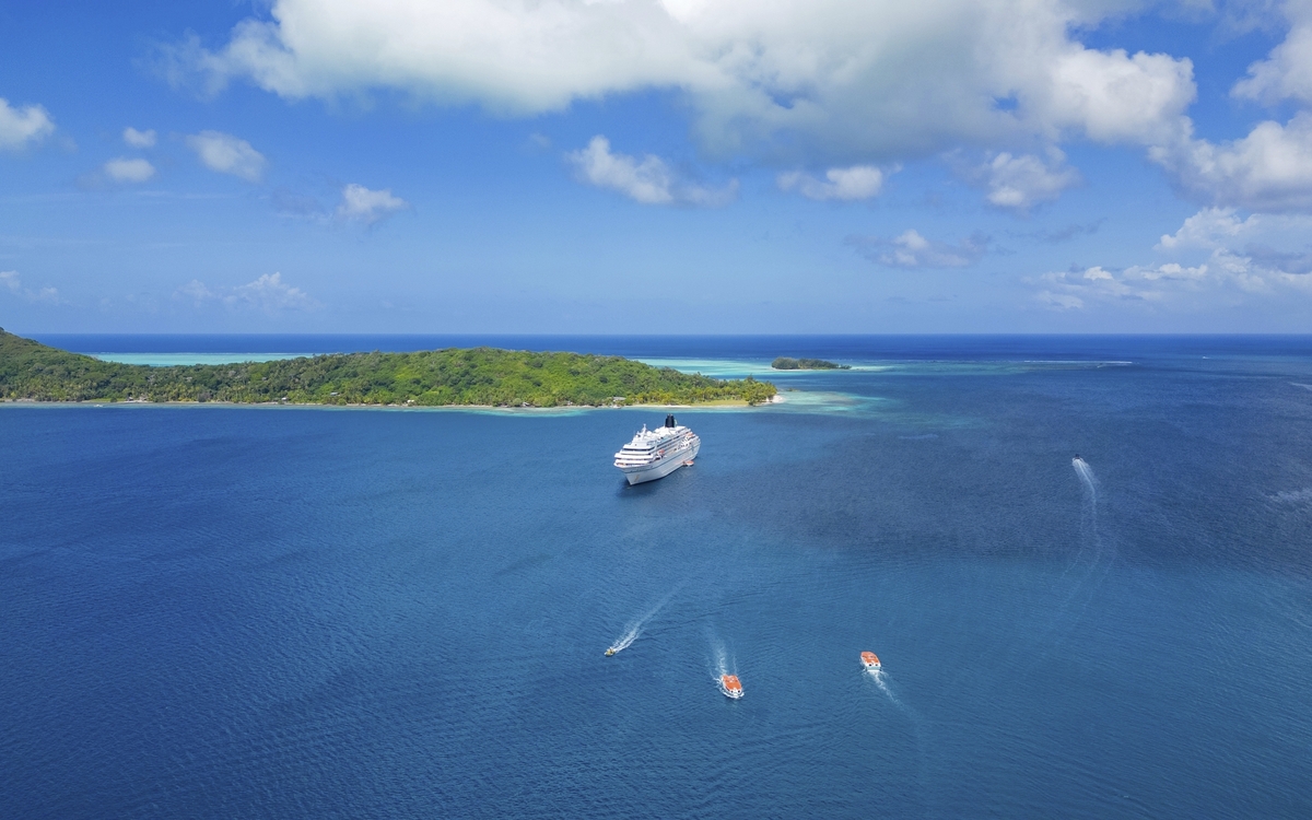 MS Amadea in Bora Bora