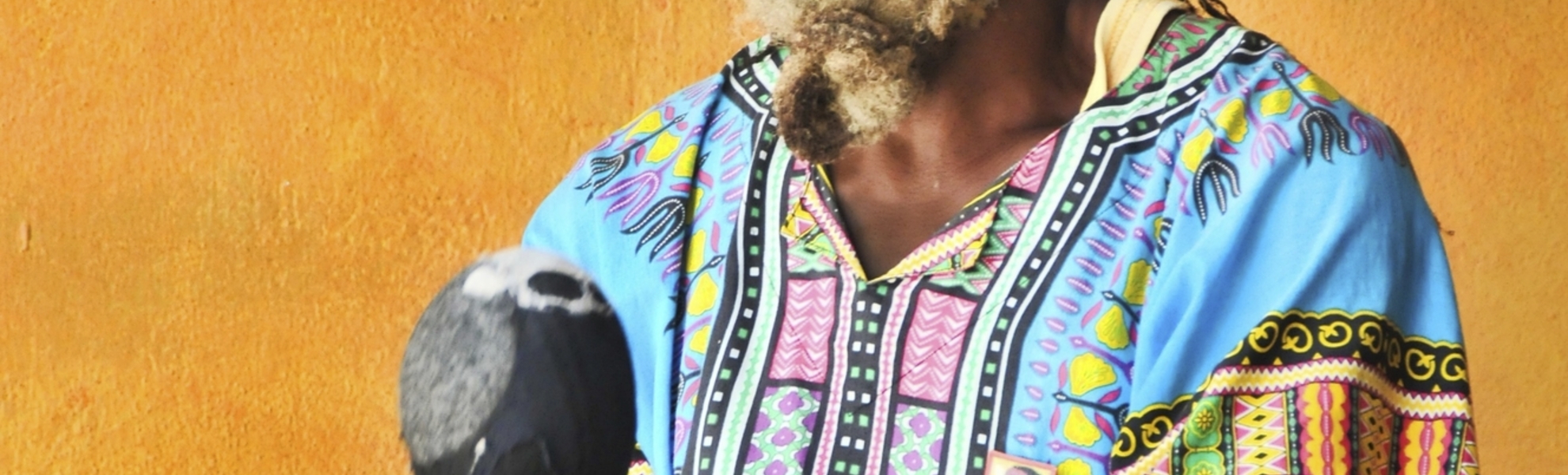 Jamaikaner mit einer traditionellen Trommel