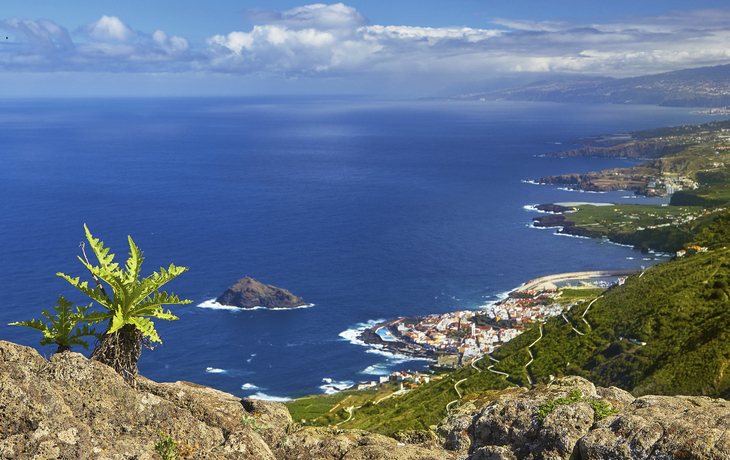 Küste Teneriffas mit dem Küstenort Garachico, Kanarische Inseln