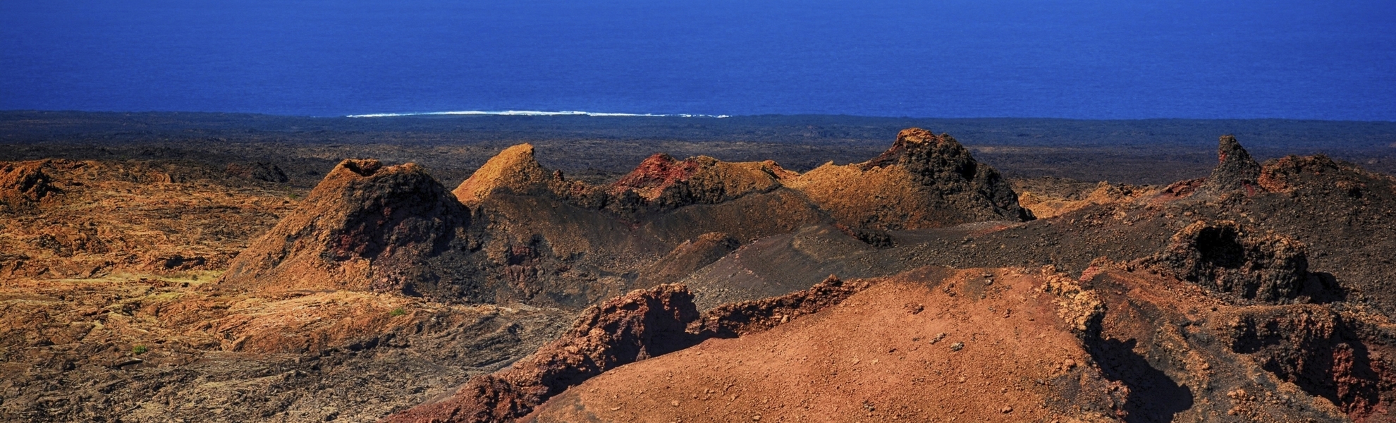 Nationalpark Timanfaya mit Blick auf den Vulkan auf Lanzarote, Spanien