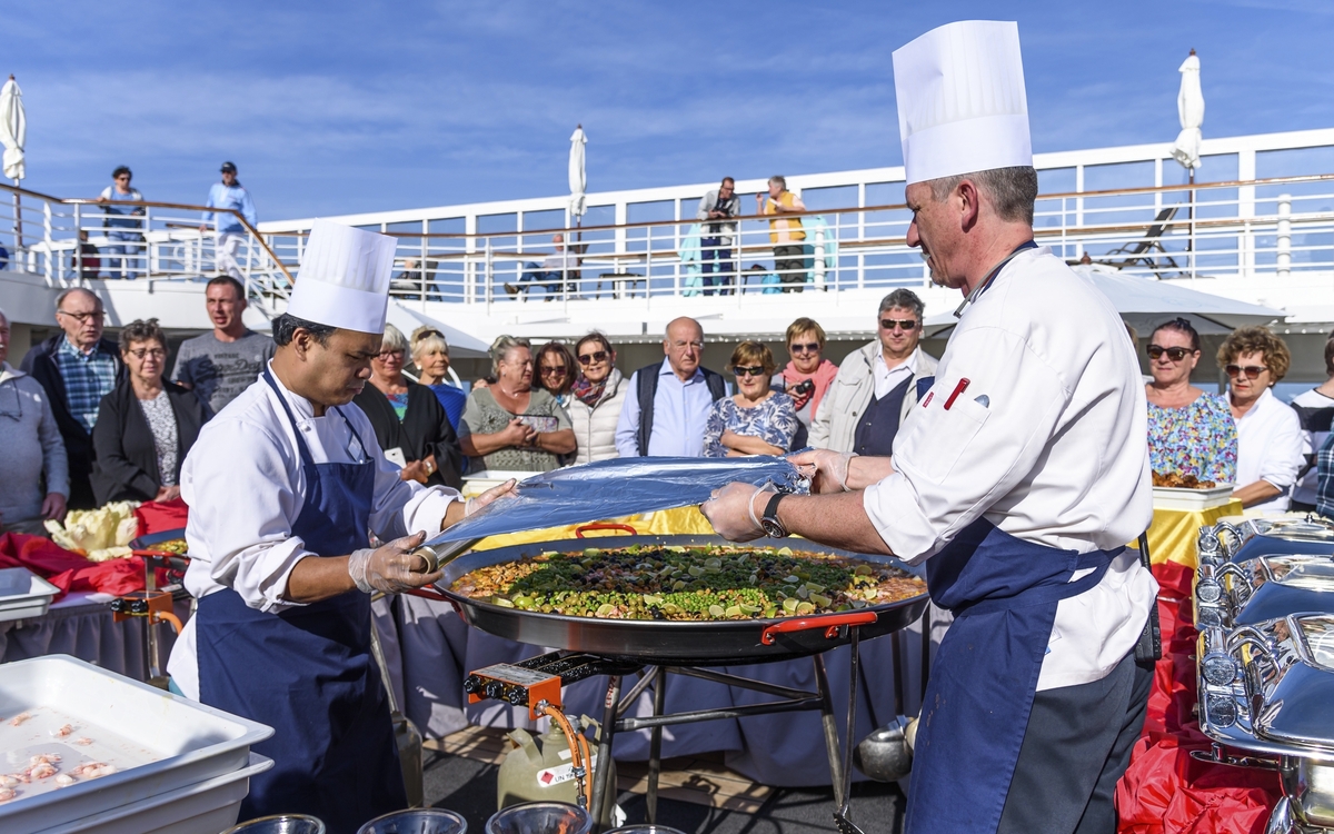 Paella auf dem Sonnendeck