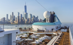 MS Amera vor New York