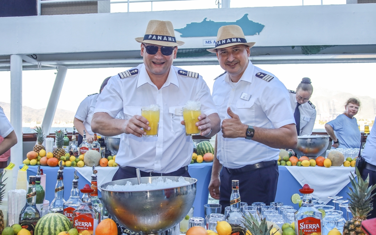 Offiziers Shaken auf MS Artania