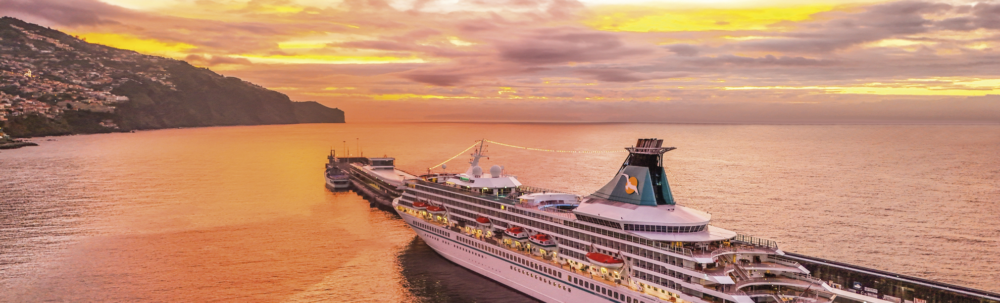 MS Artania auf Madeira