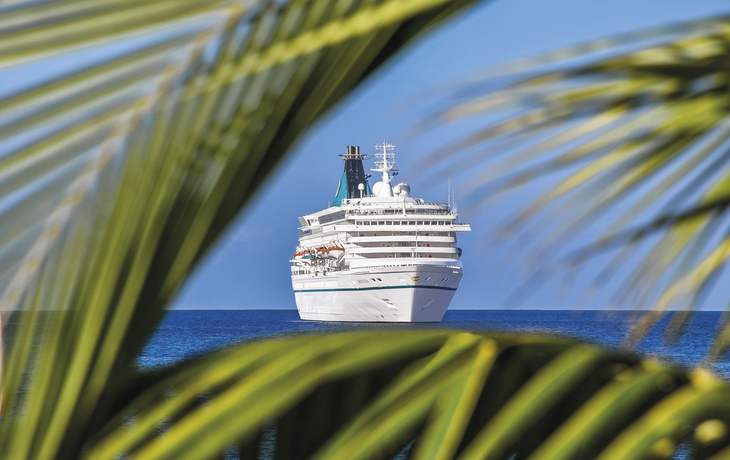 MS Artania vor Georgetown