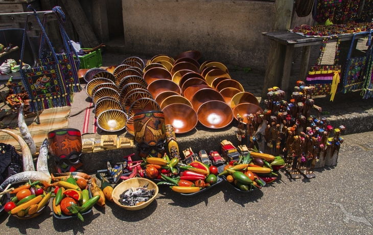Ein kleiner Markt in Durban mit handwerklichen Erzeugnissen, Südafrika