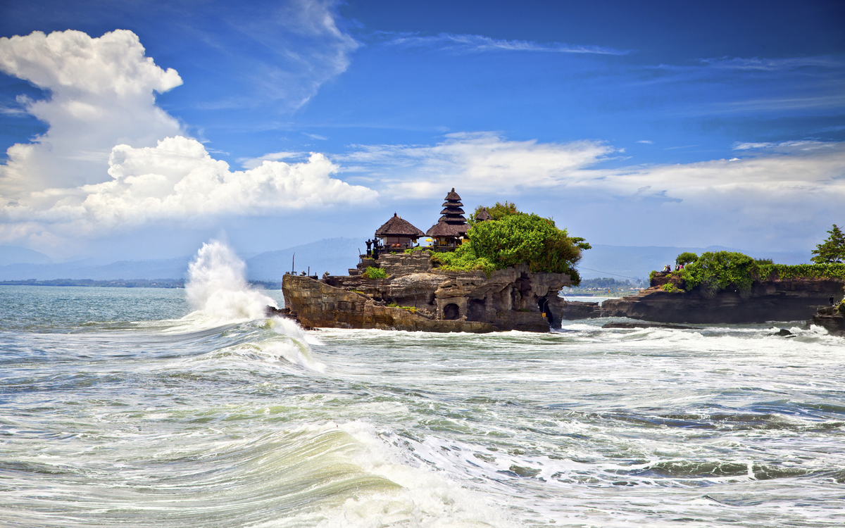Tanah Lot Tempel an der Küste Balis, Indonesien