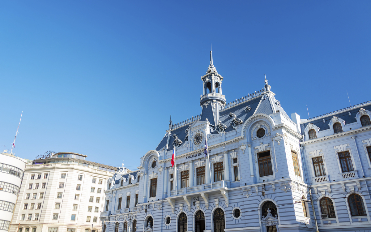 Marinegebäude in Valparaiso, Chile