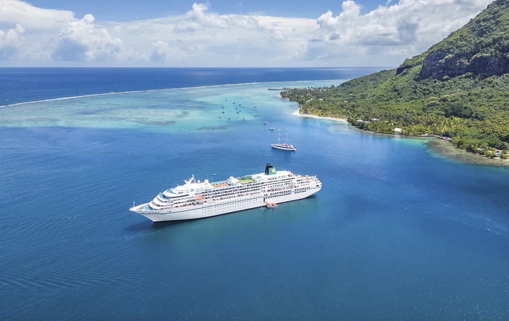 MS Amadea vor Moorea