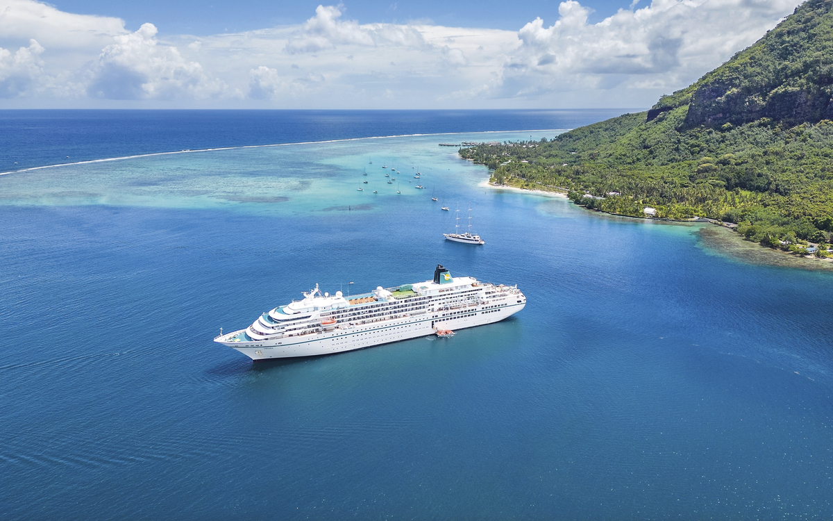 MS Amadea vor Moorea