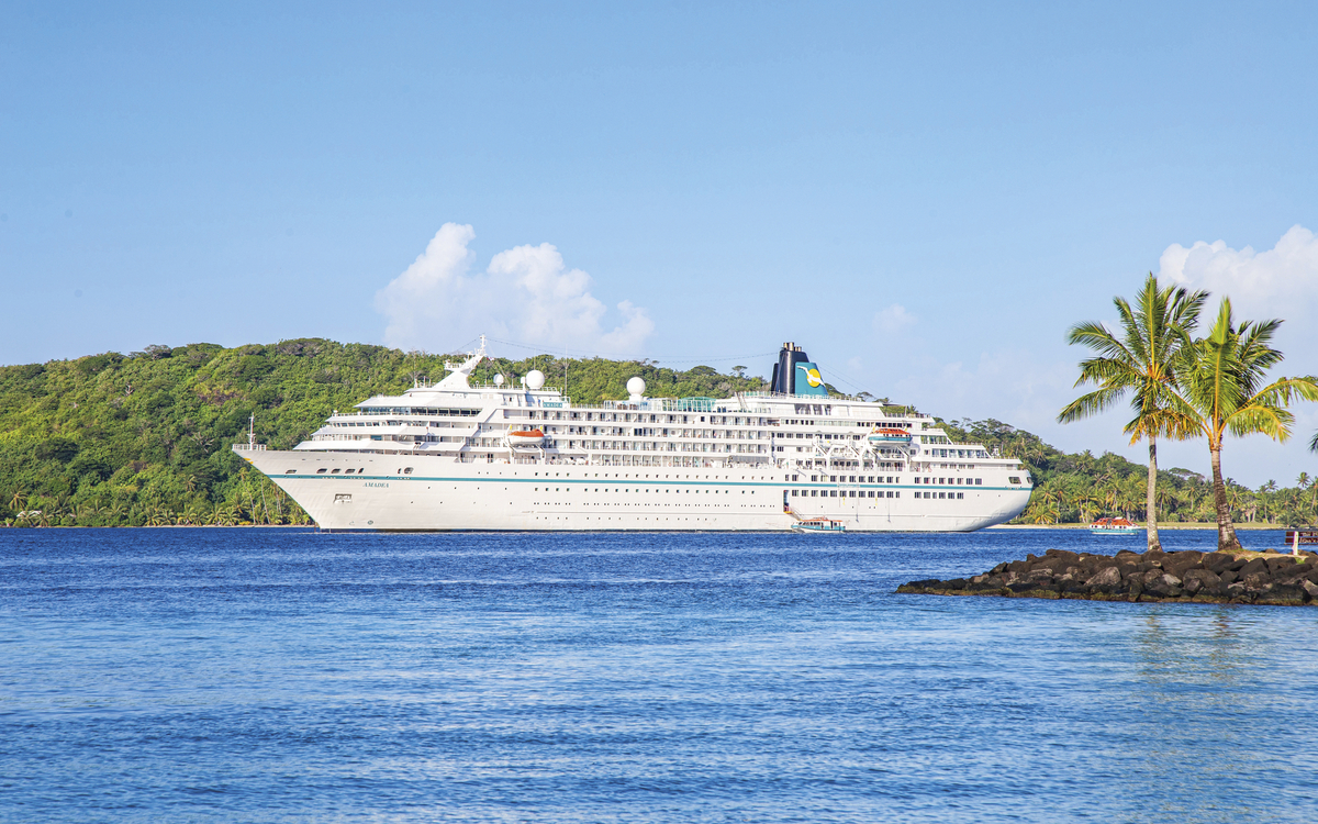 MS Amadea vor Bora Bora