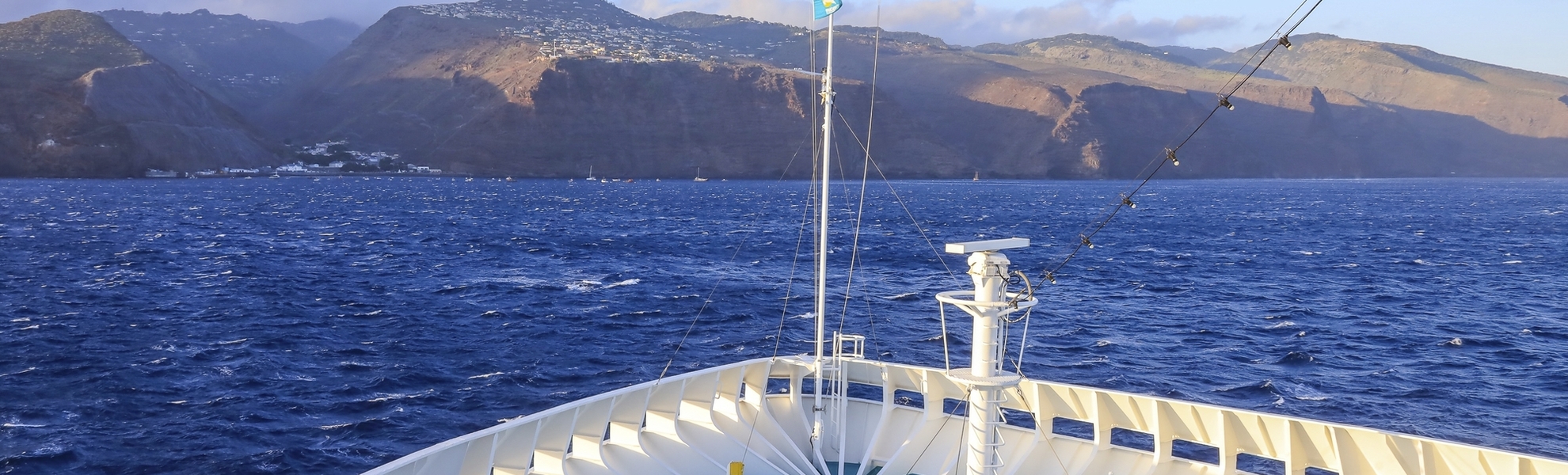 MS Artania vor Jamestown