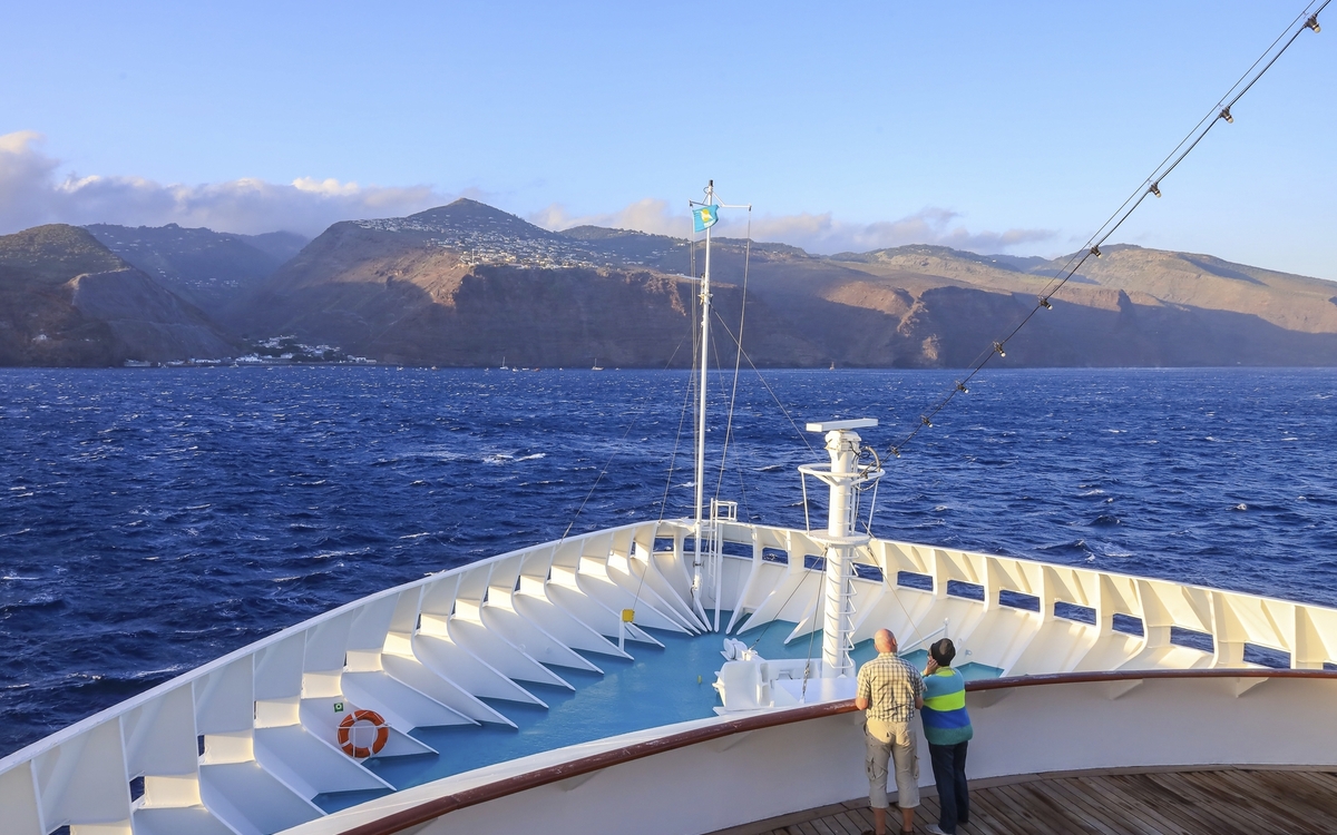 MS Artania vor Jamestown