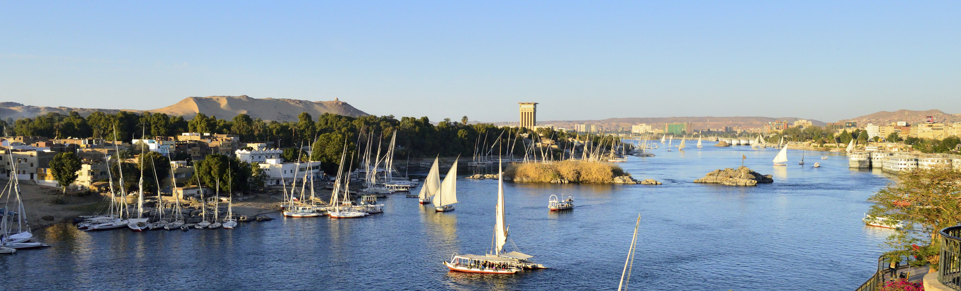 Boote im Hafen von Assuan in Ägypten
