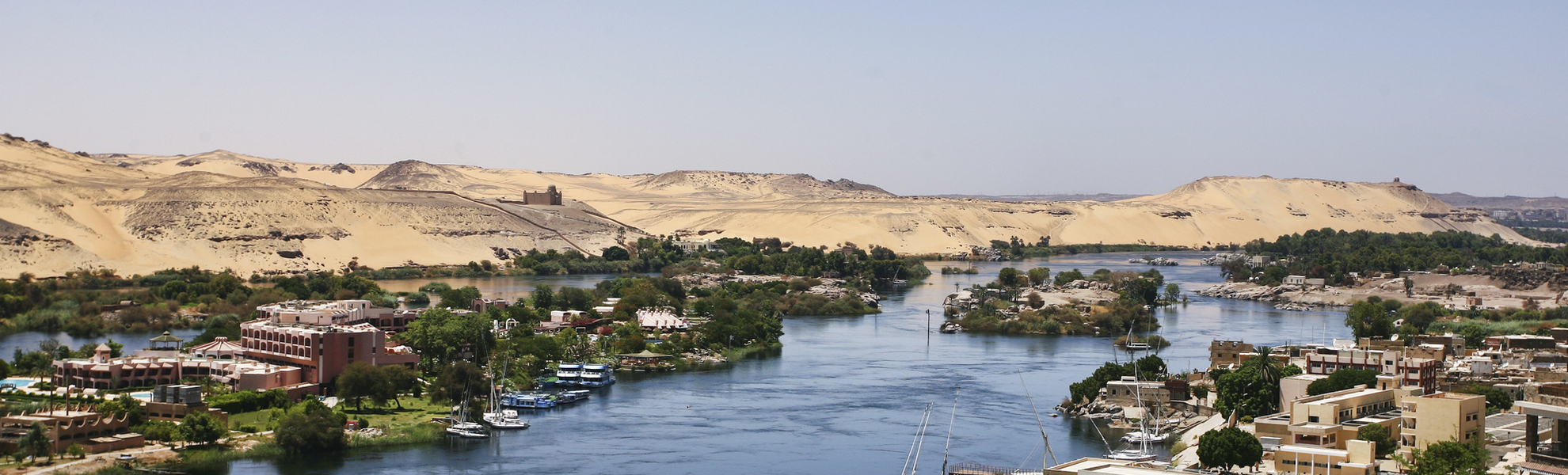 Luftbild von Nillandschaft, dem Nil und Assuan in Ägypten