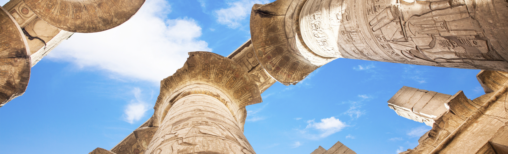 Blick vom Karnak-Tempel nach oben in Ägypten