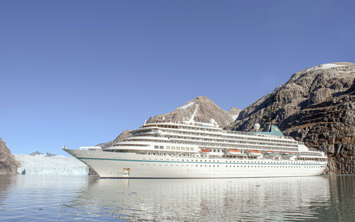 MS Amera im Prins Christian Sund