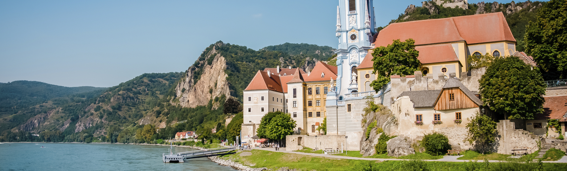 Die Stiftskirche in Duernstein, Oesterreich