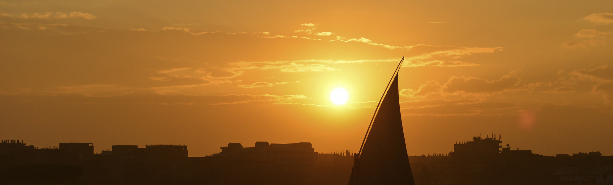 Feluke im Sonnenuntergang auf dem Nil