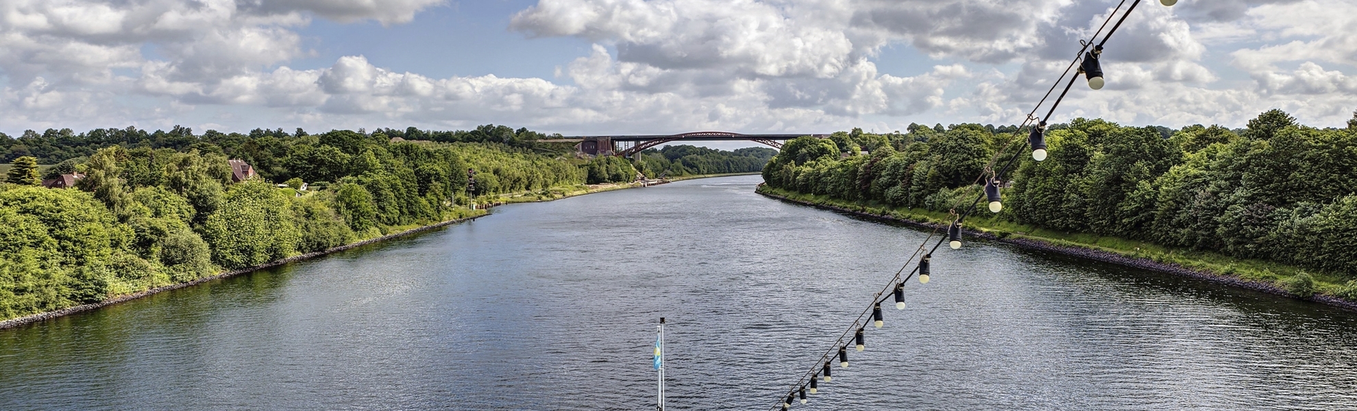 MS Deutschland im Nord-Ostsee-Kanal